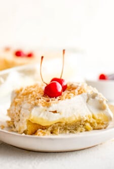 Side view of a Twinkie cake, showing the layers of Twinkies, pineapple, vanilla pudding and coconut.